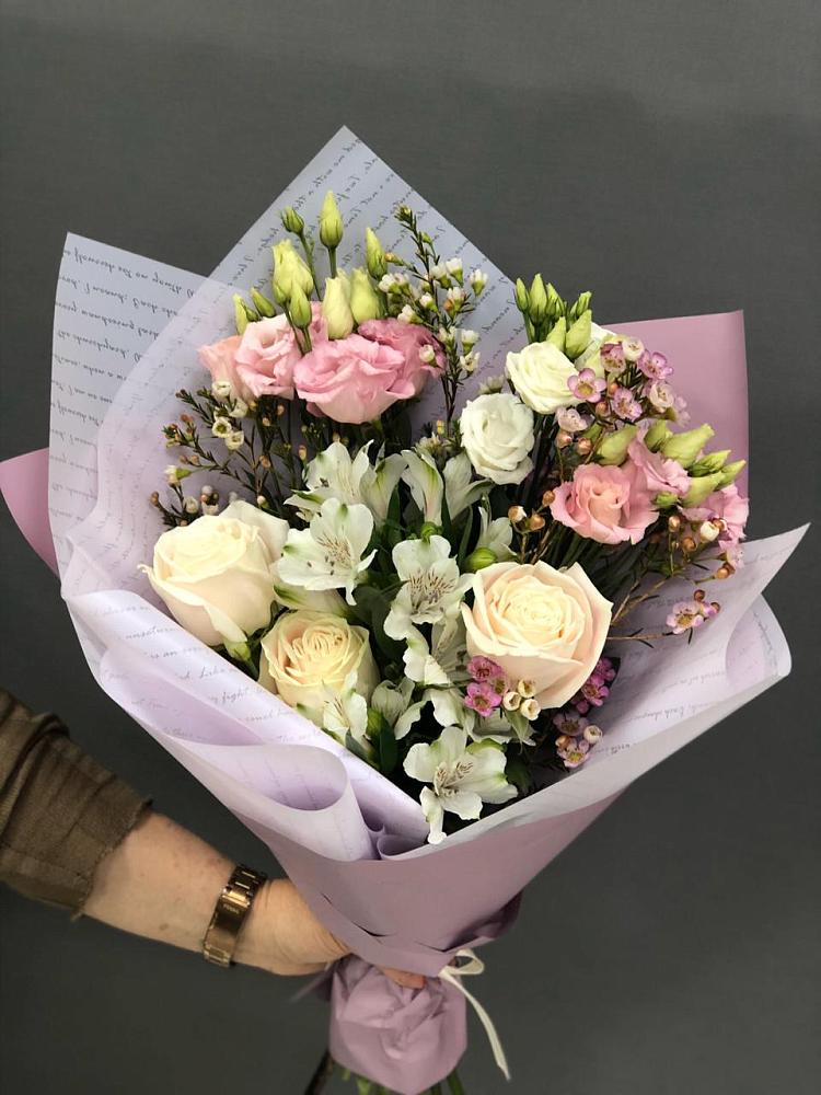 Букет цветов из: Альстромерии, Розы и Лизиантусы в Малоархангельске