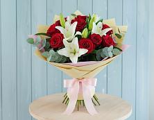 Букет цветов из:  Лилии и Розы в Малоархангельске