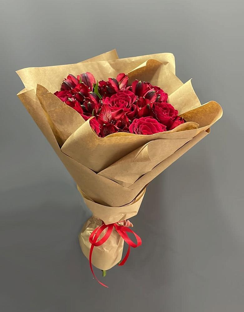 Букет цветов из: Альстромерии и Розы в Малоархангельске