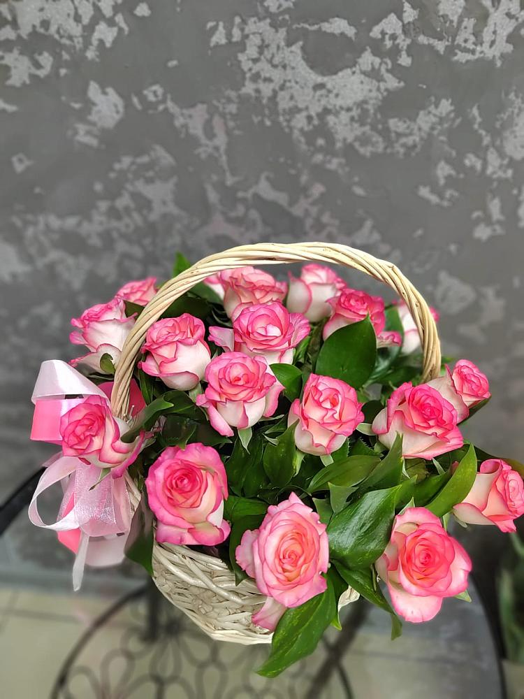 Цветочная композиция из Розы в корзине в Малоархангельске