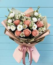 Букет цветов из:  Розы, Альстромерии и Лизиантусы в Малоархангельске