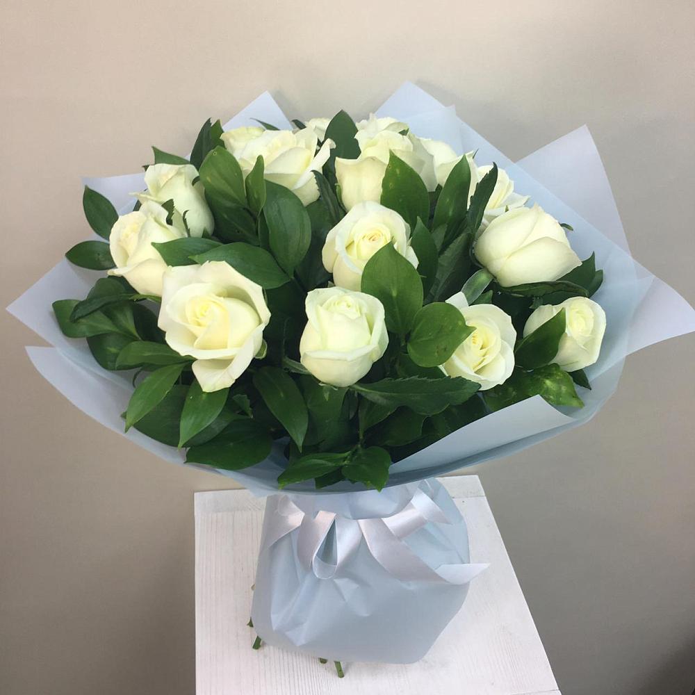 Букет 15 Белых роз Проуд в Малоархангельске