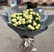 Букет Белые кустовые розы Солинеро в Малоархангельске