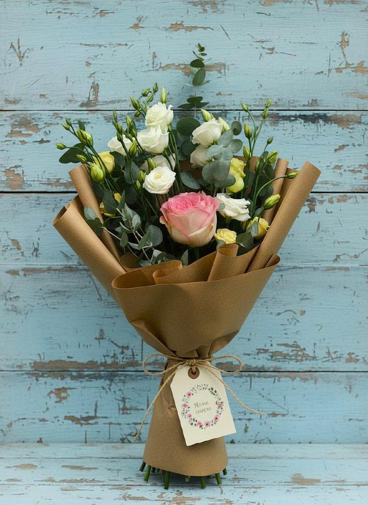 Букет цветов из: Розы и Лизиантусы в Малоархангельске