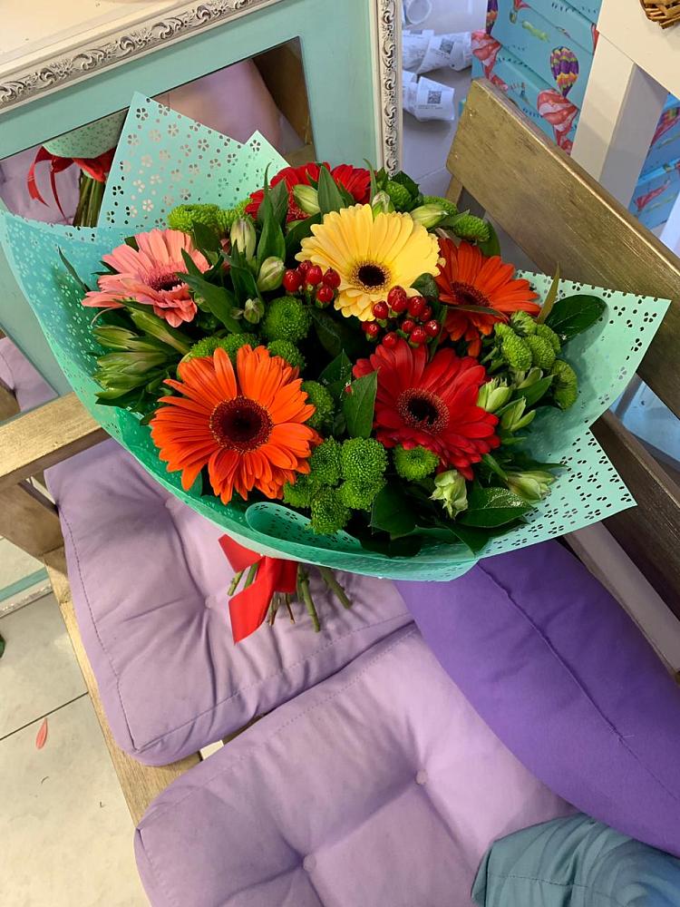 Букет цветов из: Герберы, Хризантемы и Альстромерии в Малоархангельске