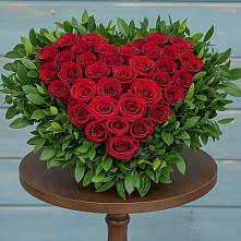 Цветочная композиция из Розы в виде сердца в Малоархангельске