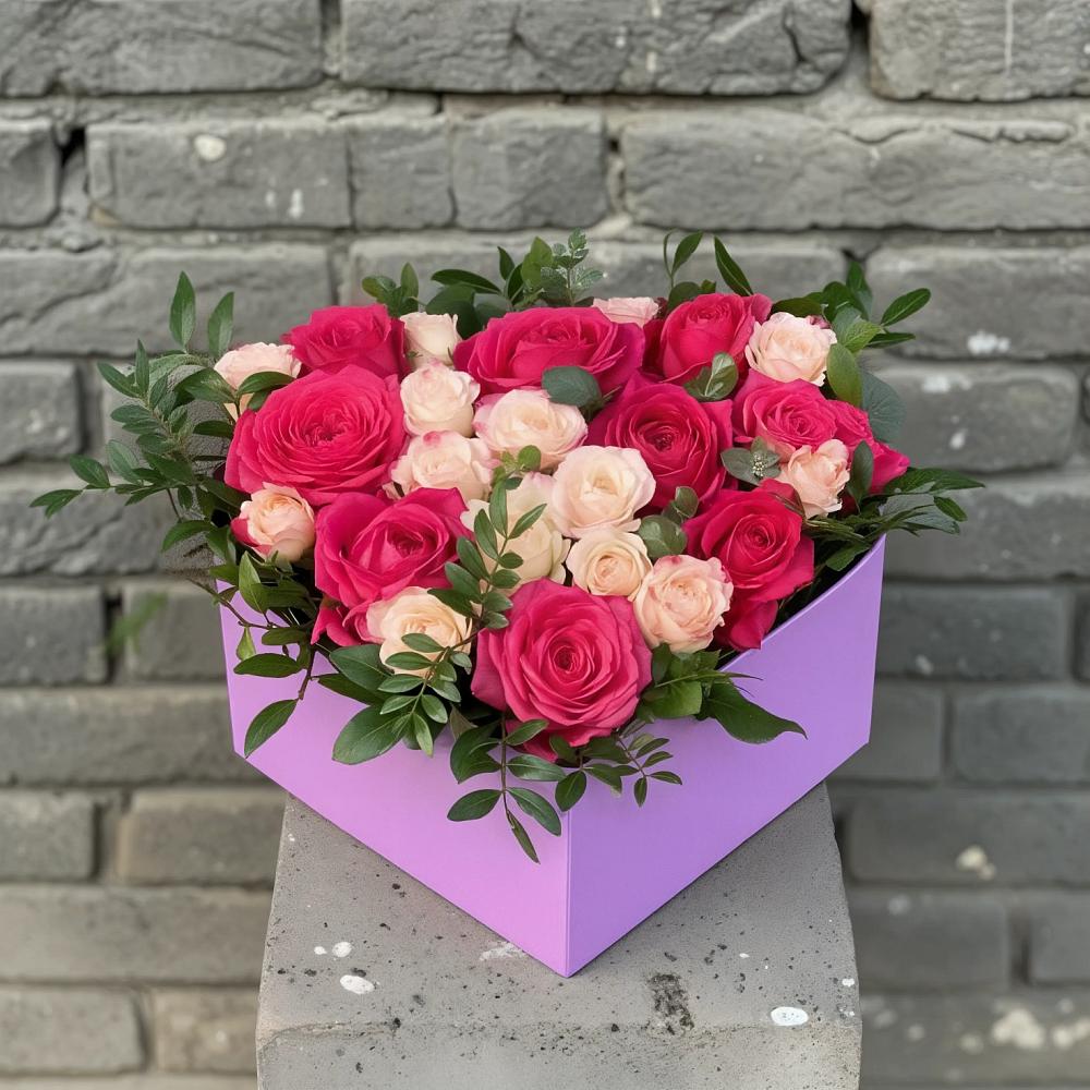Цветочная композиция из Розы в коробке в Малоархангельске