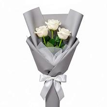 Букет 3 белые розы в Малоархангельске