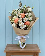 Букет цветов из:  Альстромерии, Лизиантусы, Розы и Хризантемы #REPLACE_PRED# Малоархангельске