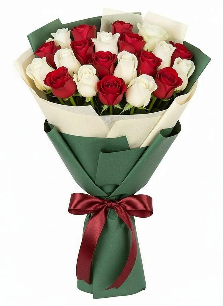 Букет Микс из красных и белых роз в Малоархангельске