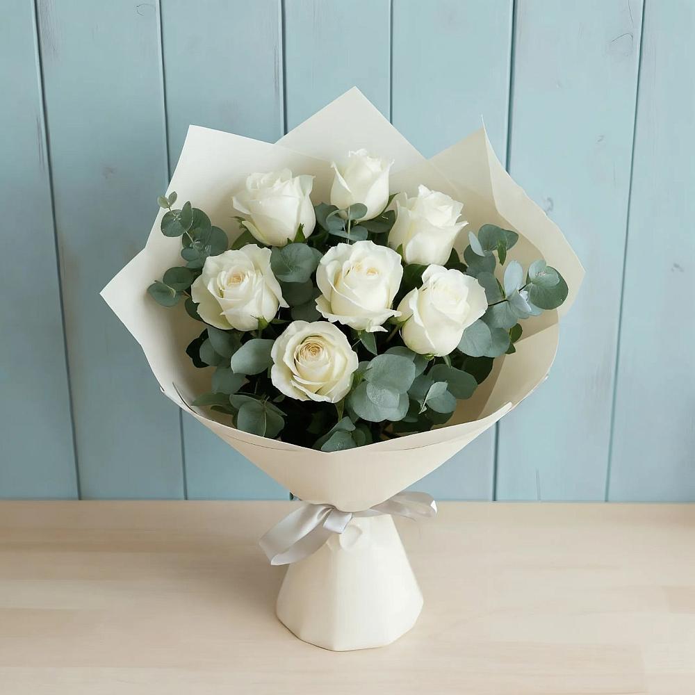 Букет Белые розы в Эвкалипте в Малоархангельске