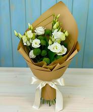 Букет цветов из:  Хризантемы и Лизиантусы в Малоархангельске