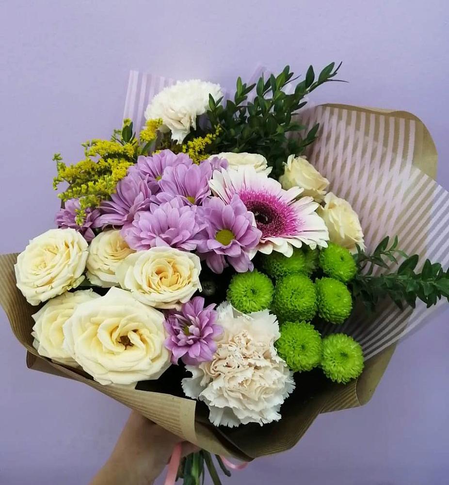 Букет цветов из: Хризантемы, Розы, Гвоздики и Герберы в Малоархангельске