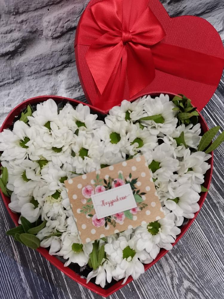 Цветочная композиция из Хризантемы в виде сердца в Малоархангельске