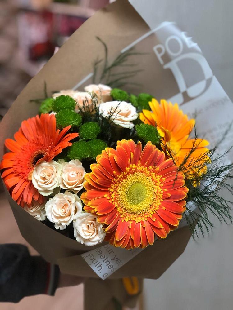Букет цветов из: Герберы, Хризантемы и Розы в Малоархангельске