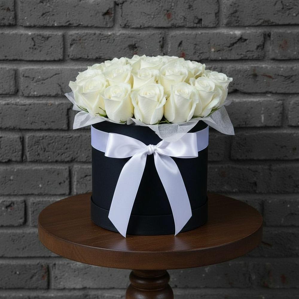 Цветочная композиция из Розы в шляпной коробке в Малоархангельске