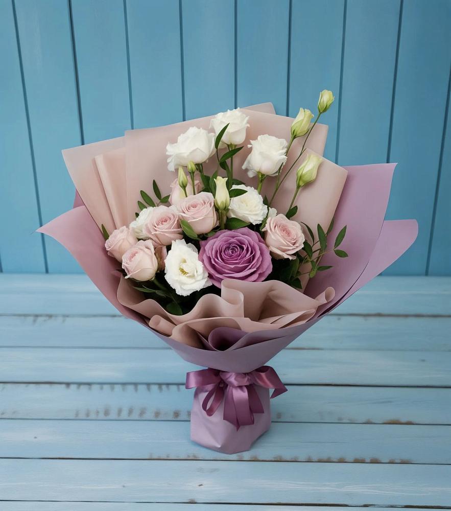 Букет цветов из: Розы и Лизиантусы в Малоархангельске